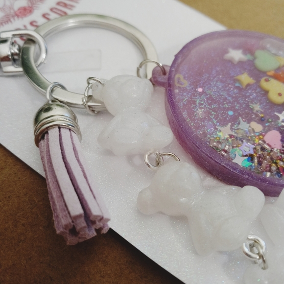 Liquid waterfall resin shaker keychain with gummy bear dangle charms - Picture 10 of 11